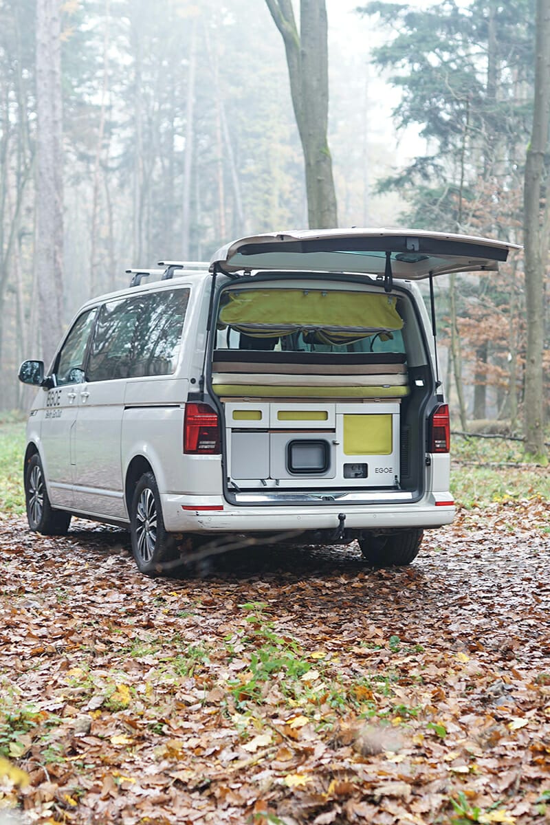 Campingbox von EGOÉ Roamer 400 Multivan T5 / T6 Kochmodul / Heckküche im Wald